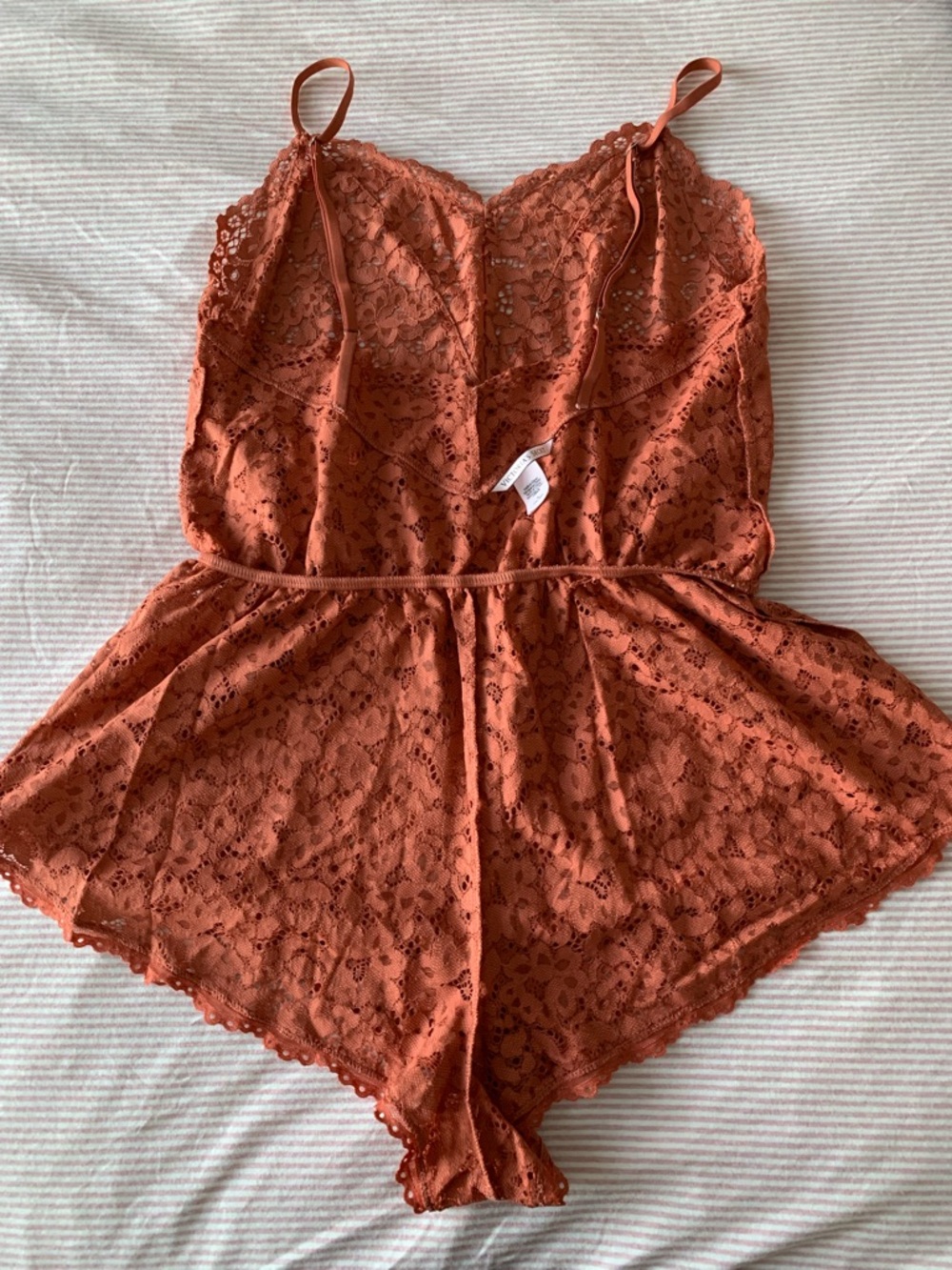 Victoria’s Secret Lace Romper Cami in Dusty Rose size M - Picture 8 of 13